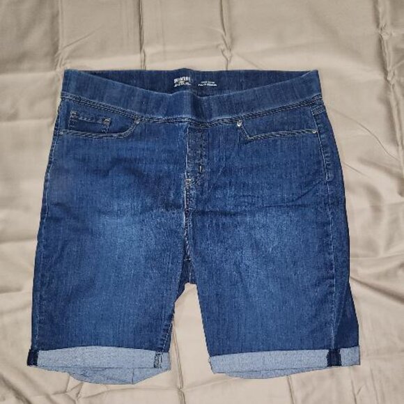 Levi's Pants - Levi's Women Bermuda Shorts 18